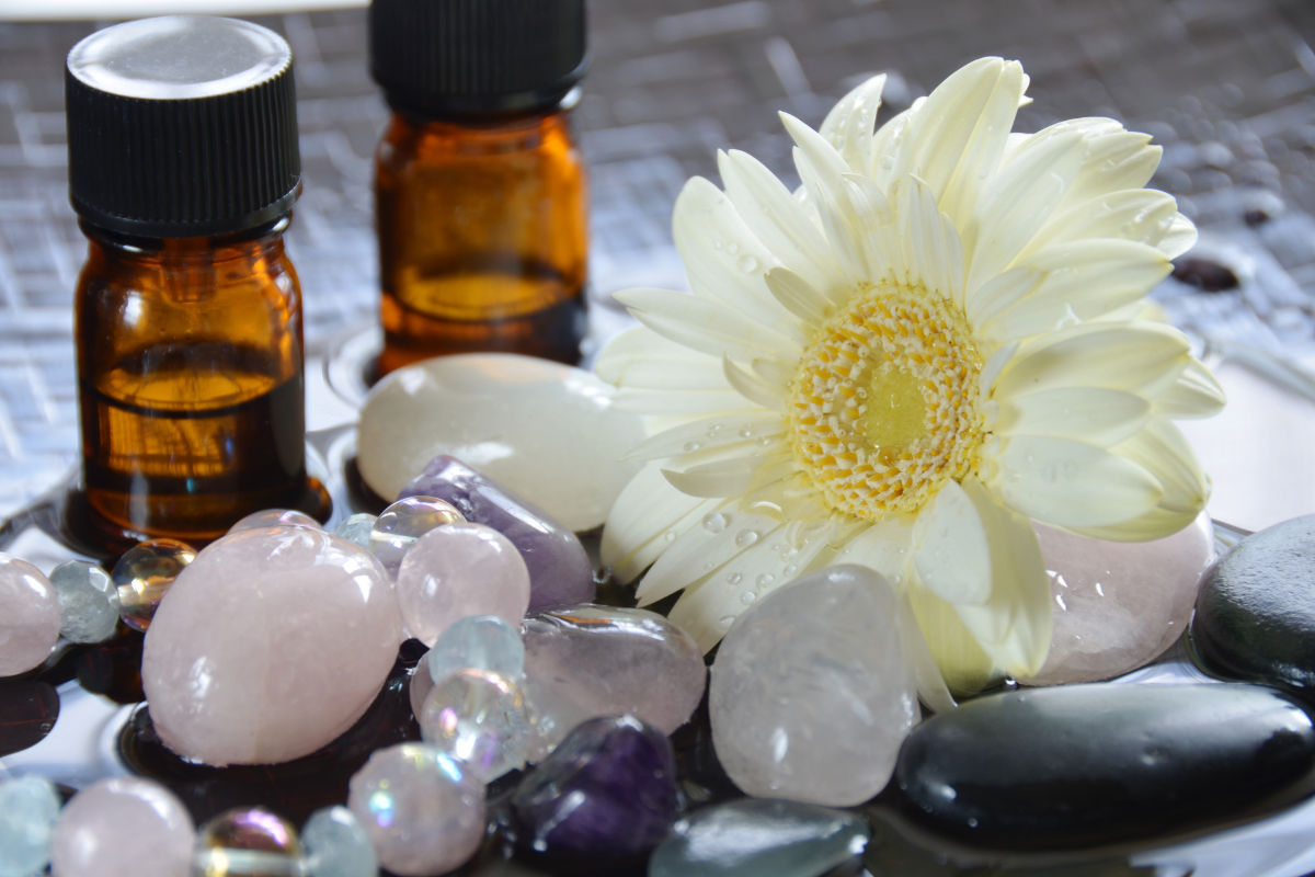5 Crystal & Essential Oil Pairings